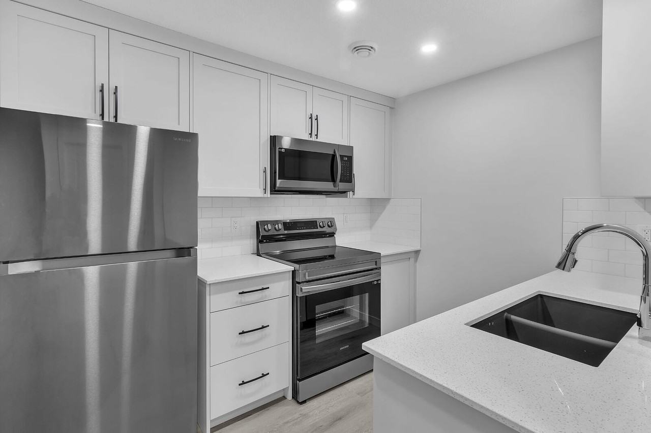Iris Cres - Photo 6 of 16