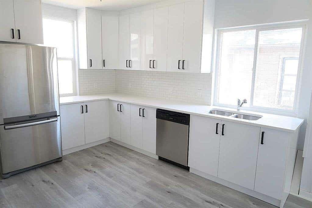 4617 46 St - Photo 3 of 18