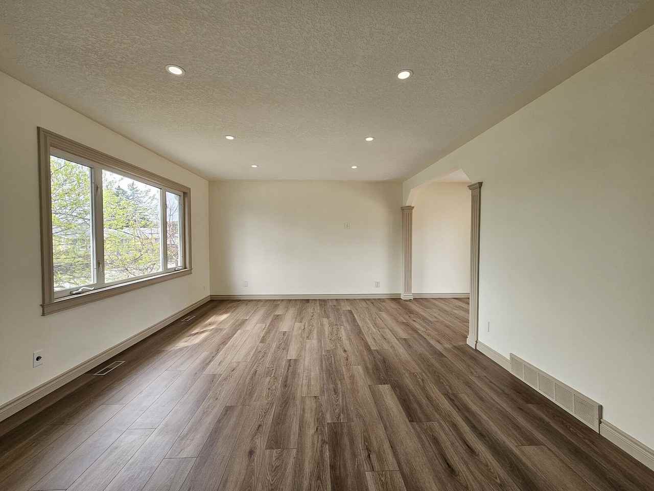 304 Huntridge Rd Ne - Photo 5 of 18