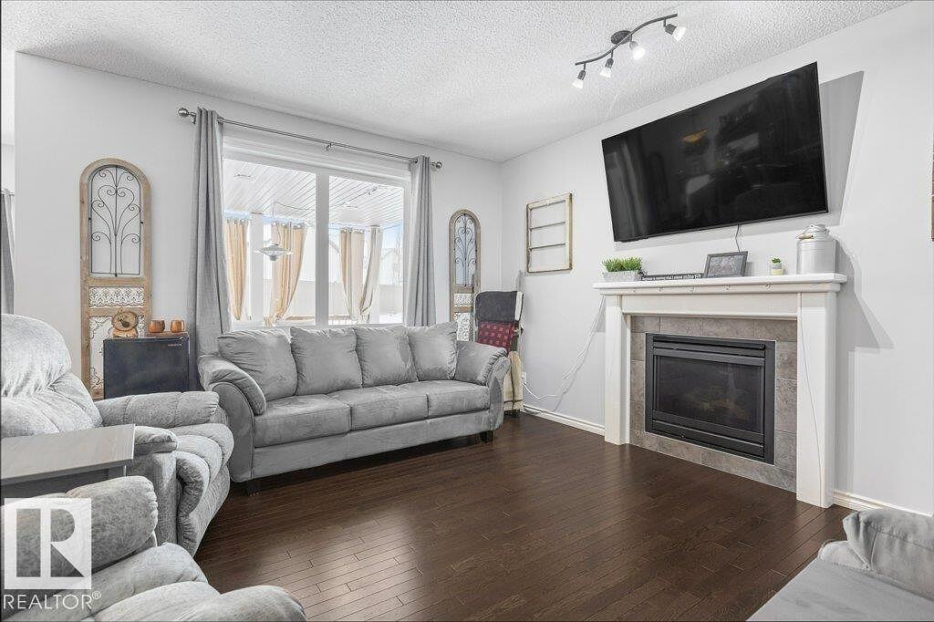 6105 17a Ave Sw - Photo 4 of 32