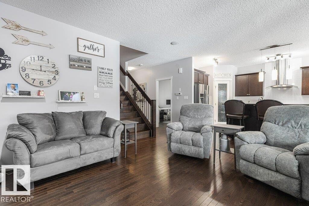 6105 17a Ave Sw - Photo 7 of 32