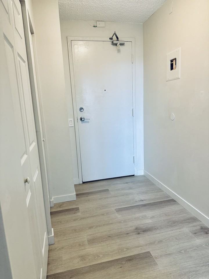 10145 - 10145 109 St Nw - Photo 3 of 16