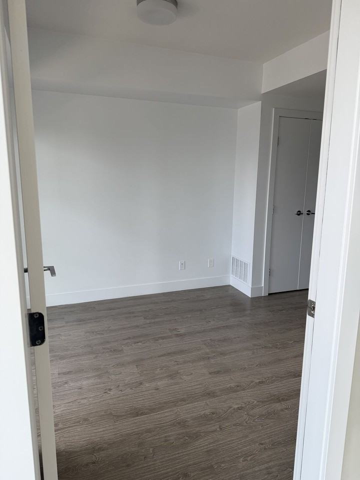 1122 3 Street Se - Photo 7 of 11