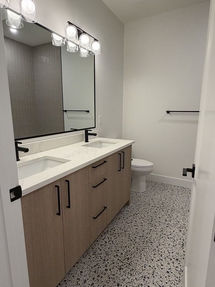 530 B1 - 530 51 Ave Sw - Photo 3 of 11