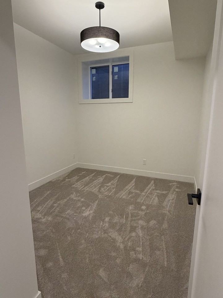 530 B1 - 530 51 Ave Sw - Photo 6 of 11