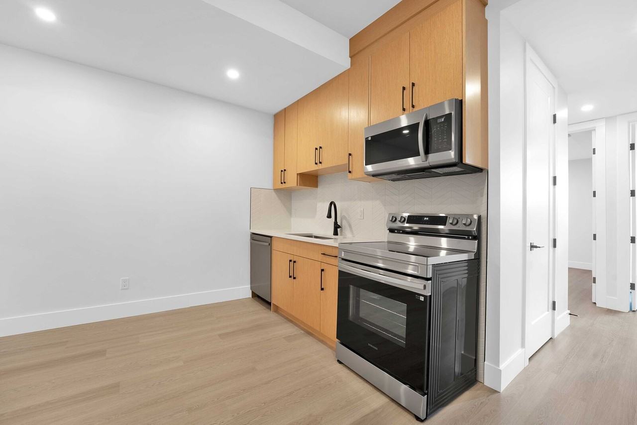 434 23 Ave Nw - Photo 2 of 10