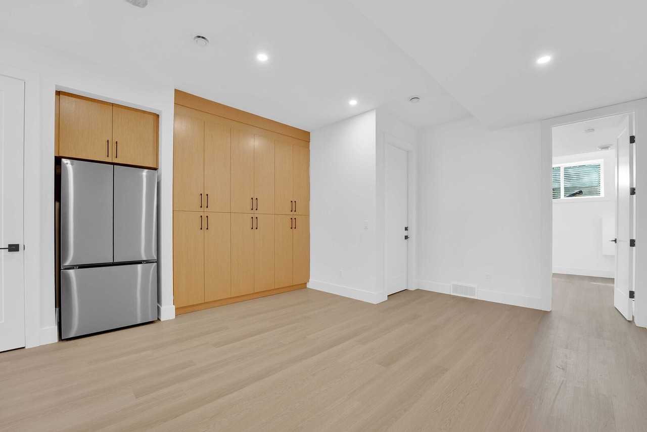 434 23 Ave Nw - Photo 3 of 10