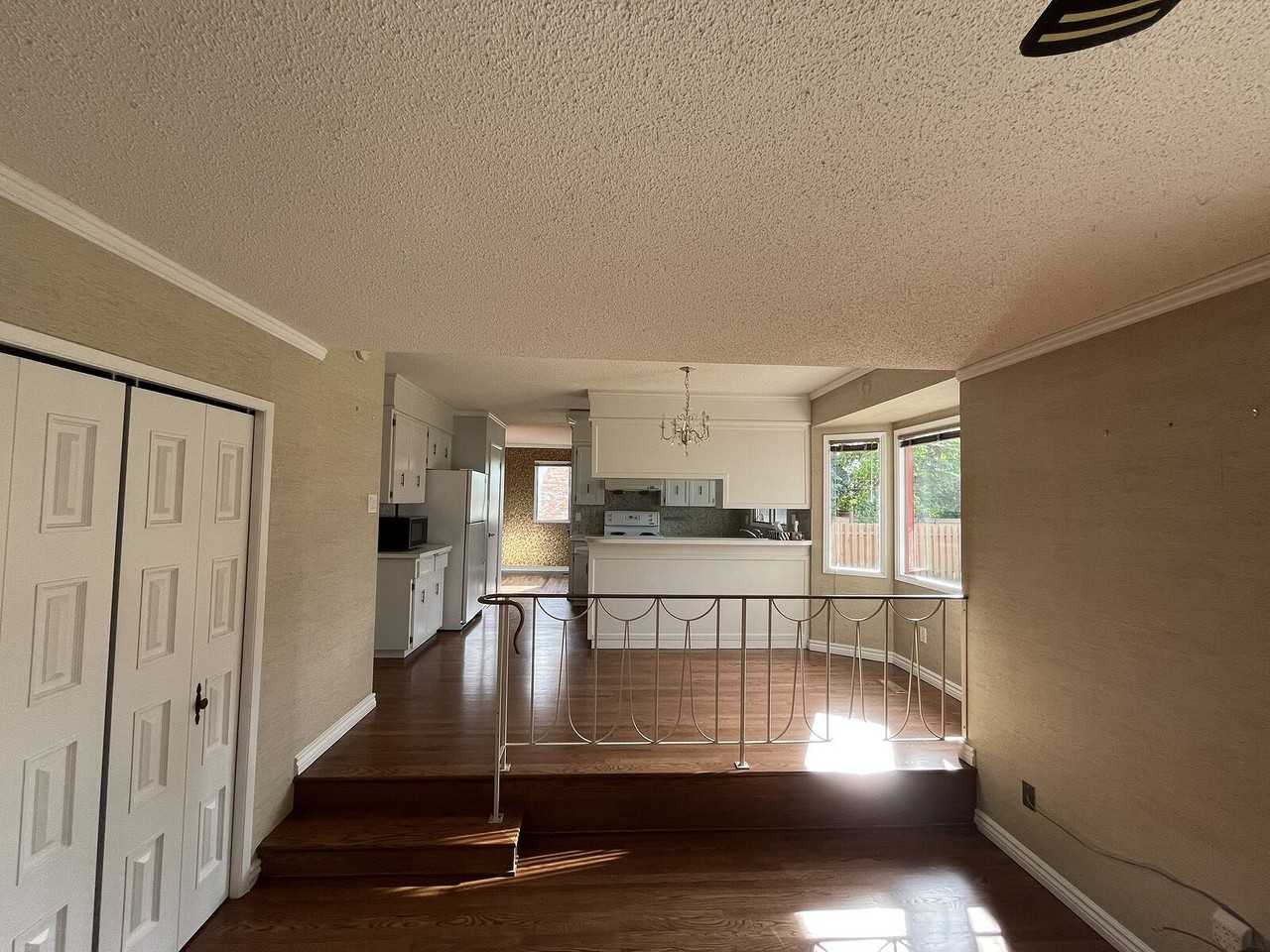 10824 42a Ave Nw - Photo 2 of 38