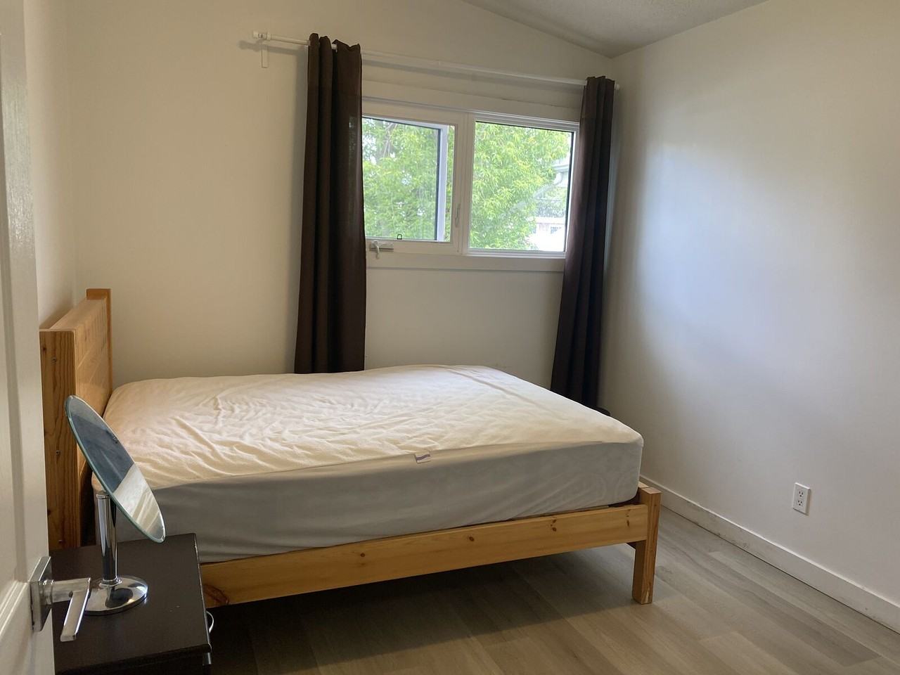 636 69 Ave Sw - Photo 3 of 6