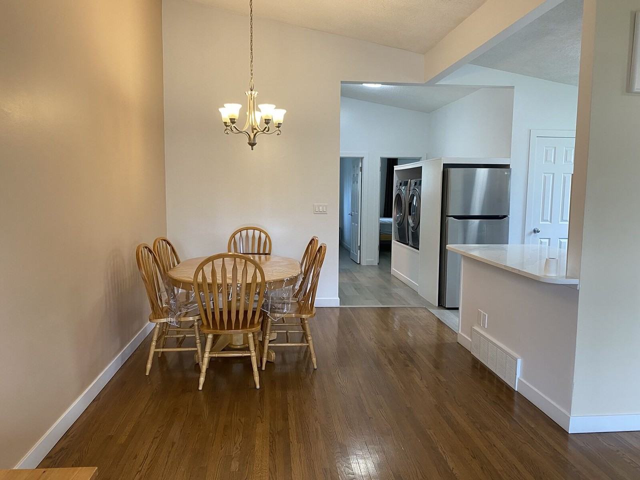 636 69 Ave Sw - Photo 5 of 6