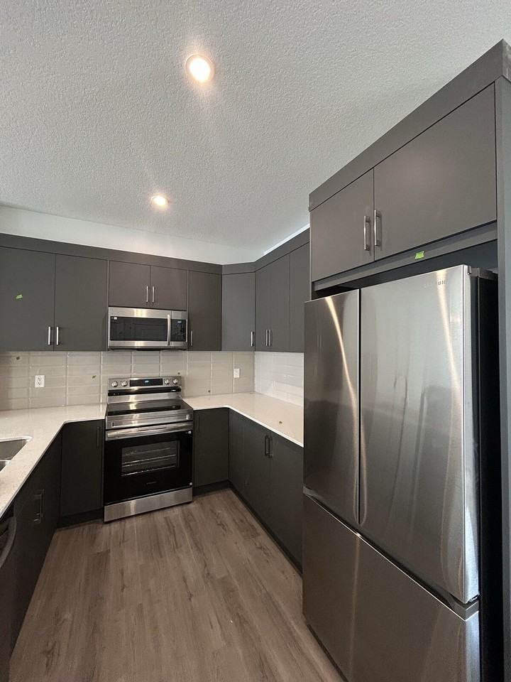 172 Cityline Sq Ne - Photo 3 of 5