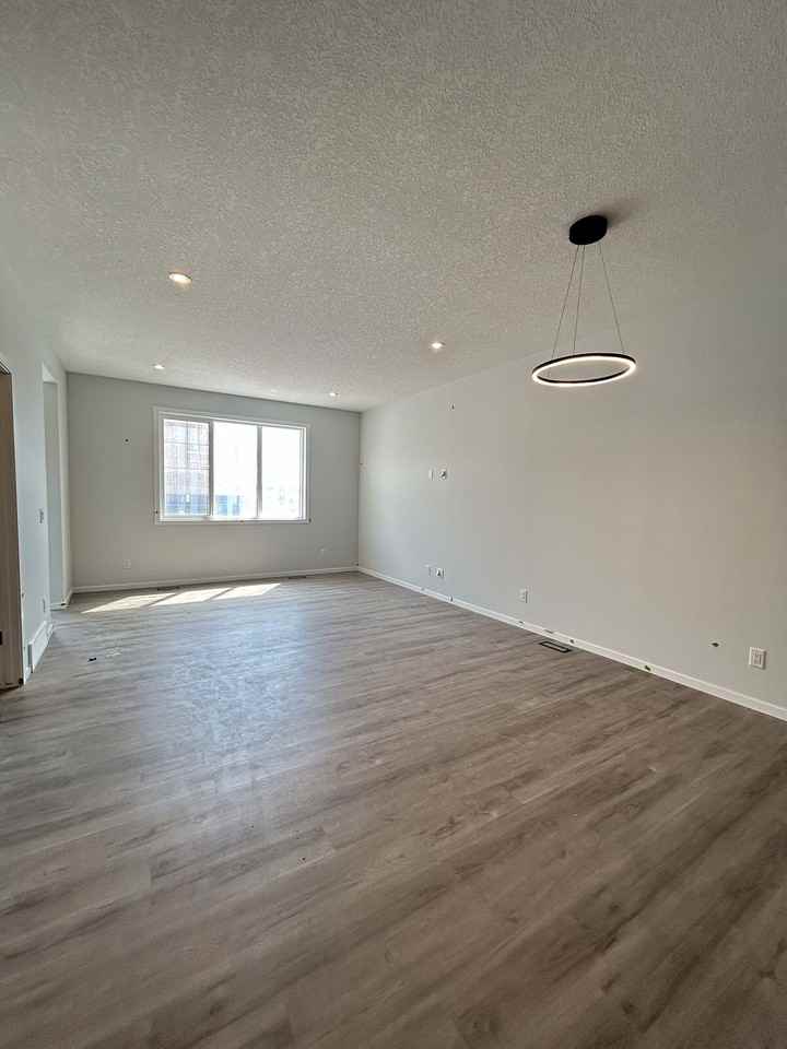 172 Cityline Sq Ne - Photo 4 of 5