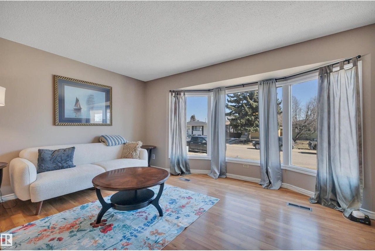 7414 183a St Nw - Photo 4 of 28