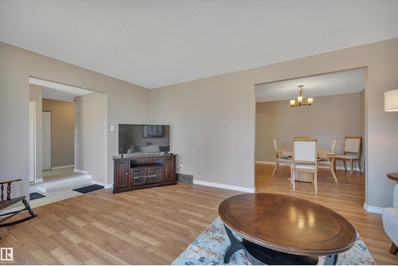 7414 183a St Nw - Photo 5 of 28