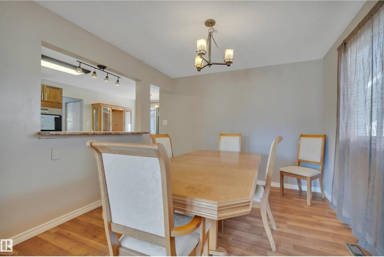 7414 183a St Nw - Photo 6 of 28