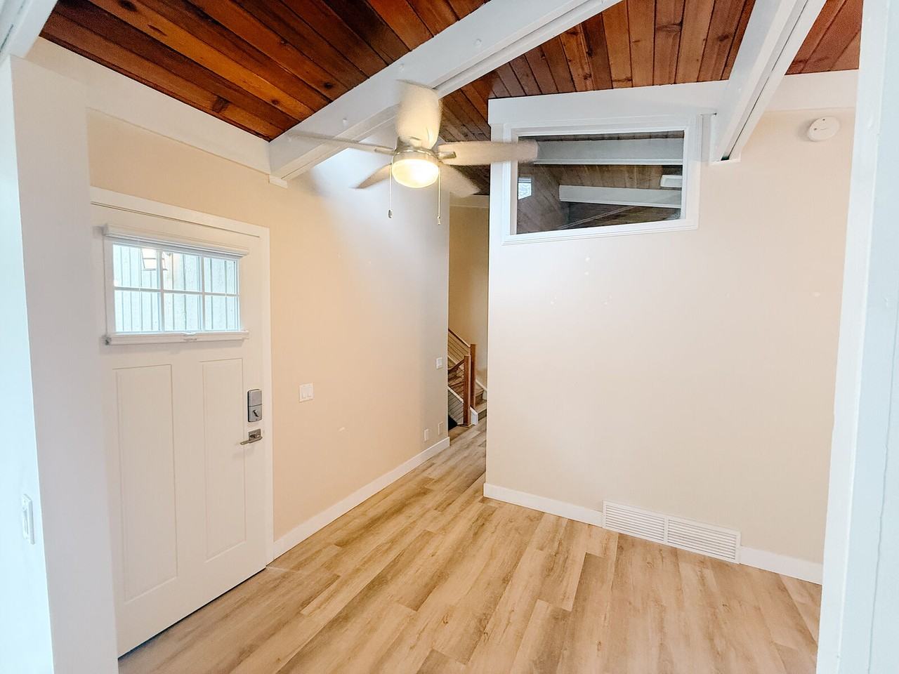 4500 39 St Nw - Photo 5 of 27