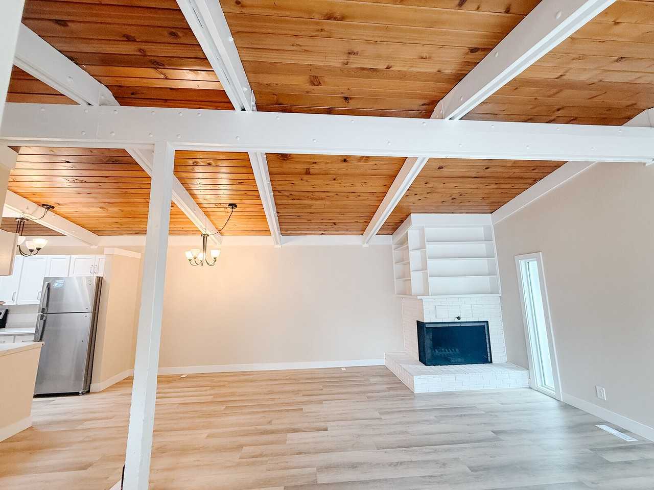 4500 39 St Nw - Photo 7 of 27