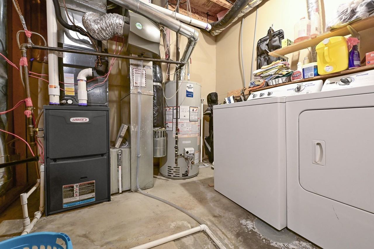 63 Anaheim Cres Ne - Photo 4 of 11