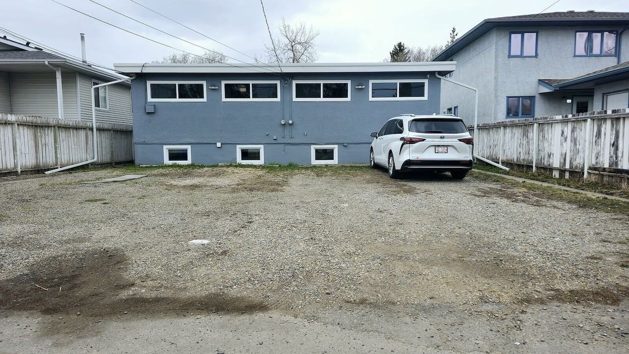 435 55 Ave Sw - Photo 2 of 8