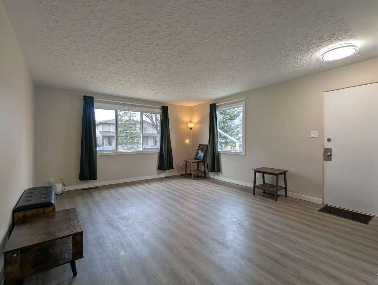 435 55 Ave Sw - Photo 3 of 8