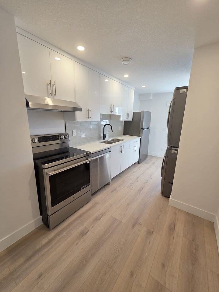 2520 16 St Sw - Photo 2 of 15