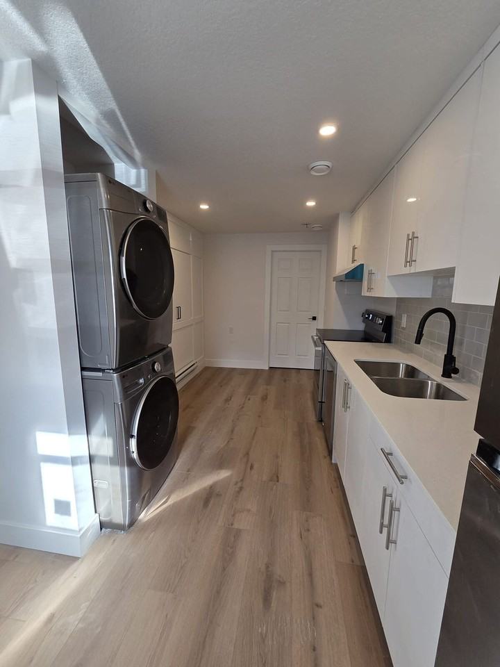 2520 16 St Sw - Photo 5 of 15