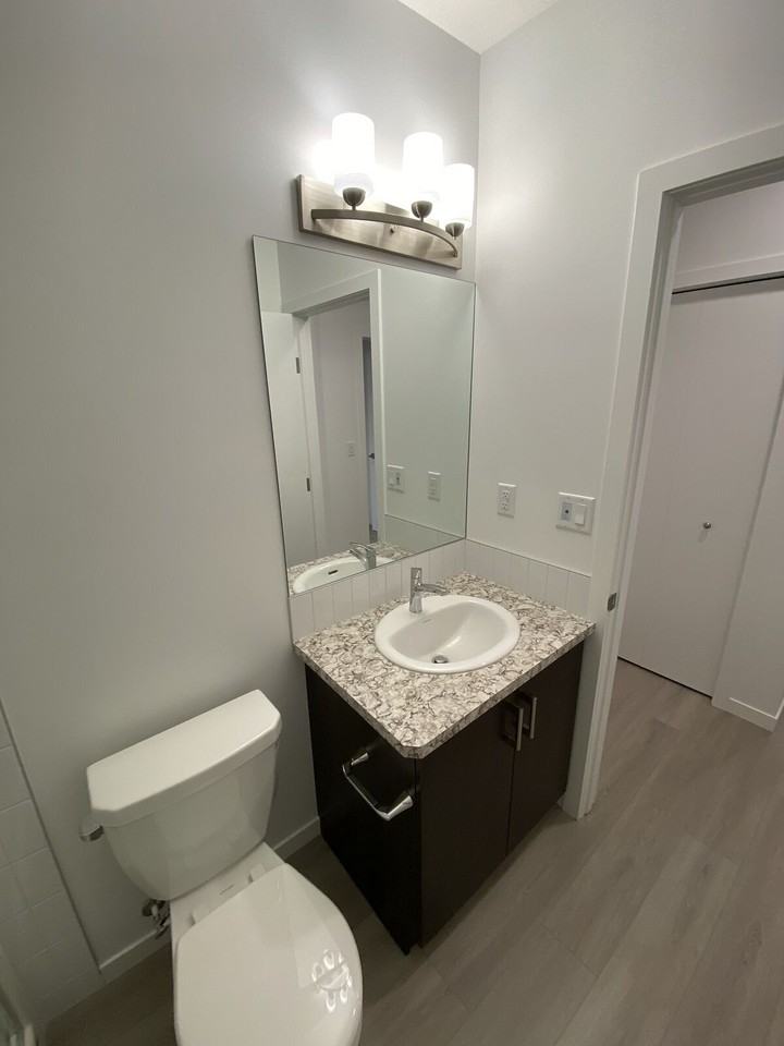 174 Bartlett Cres Se - Photo 3 of 12
