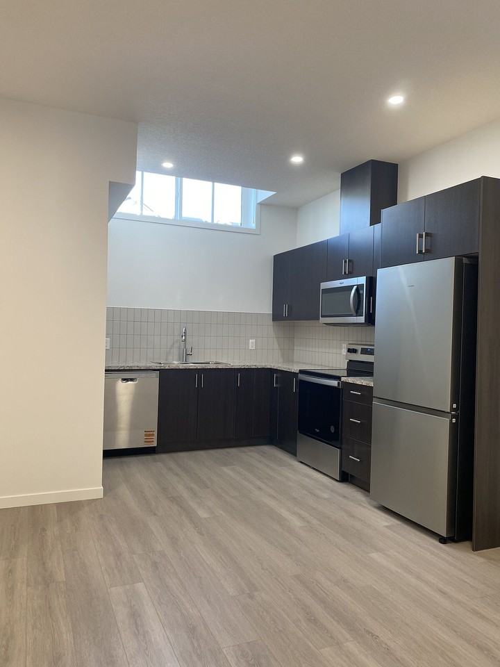 174 Bartlett Cres Se - Photo 5 of 12