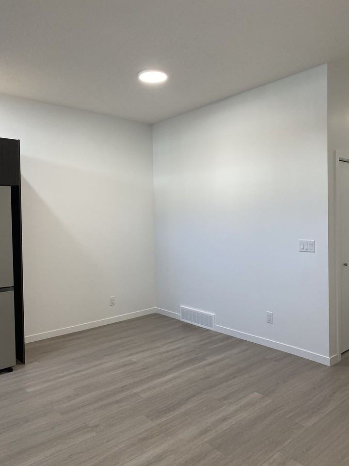 174 Bartlett Cres Se - Photo 6 of 12