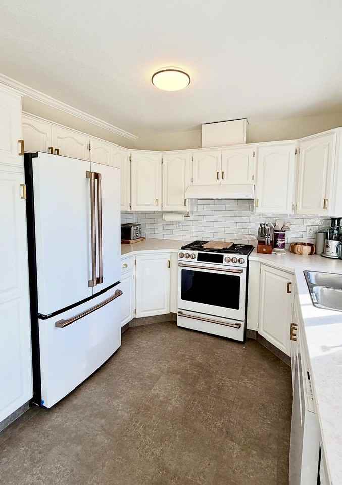114 Vancouver Pl - Photo 2 of 4