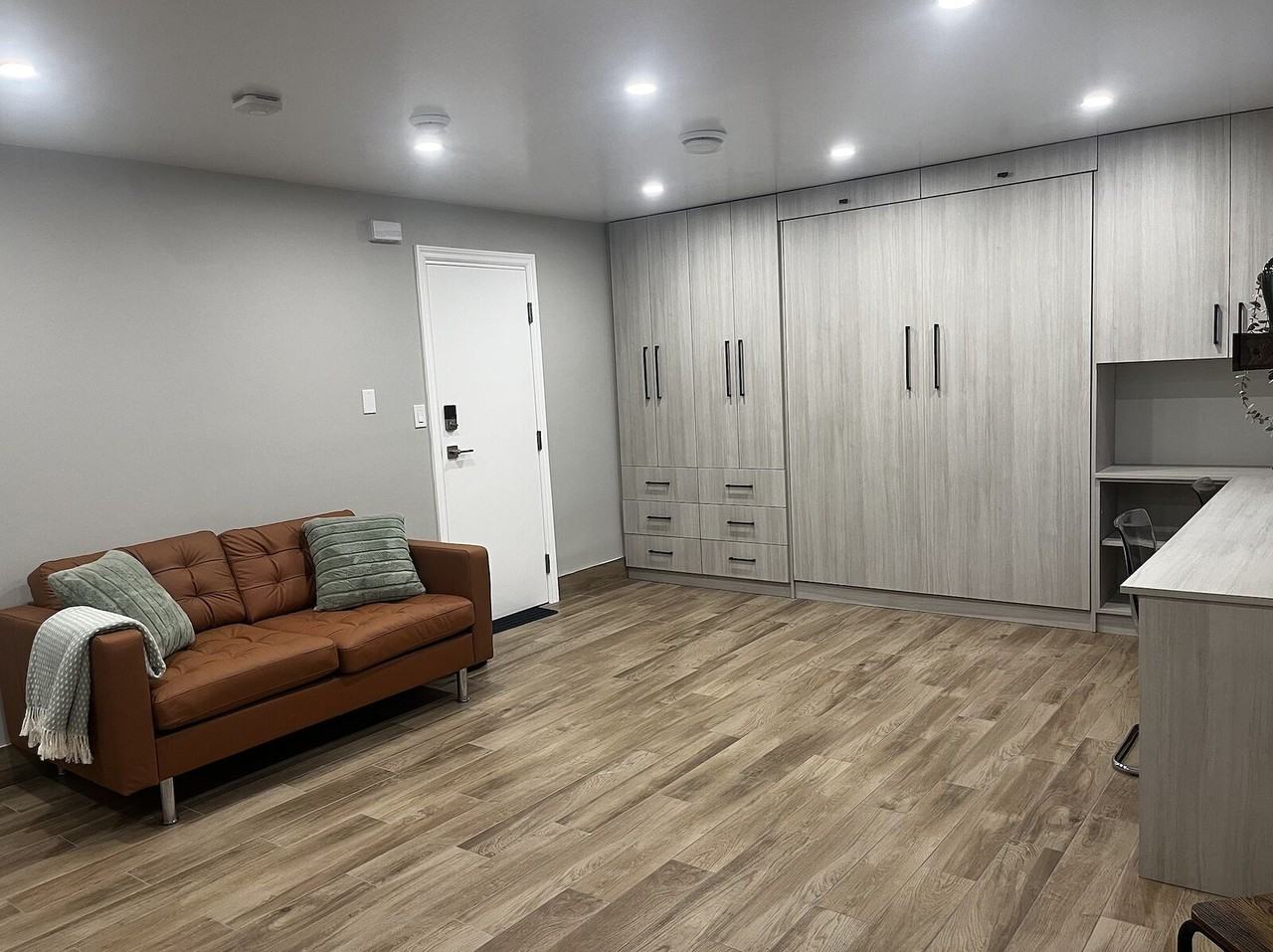 11105 University Ave Nw - Photo 3 of 6