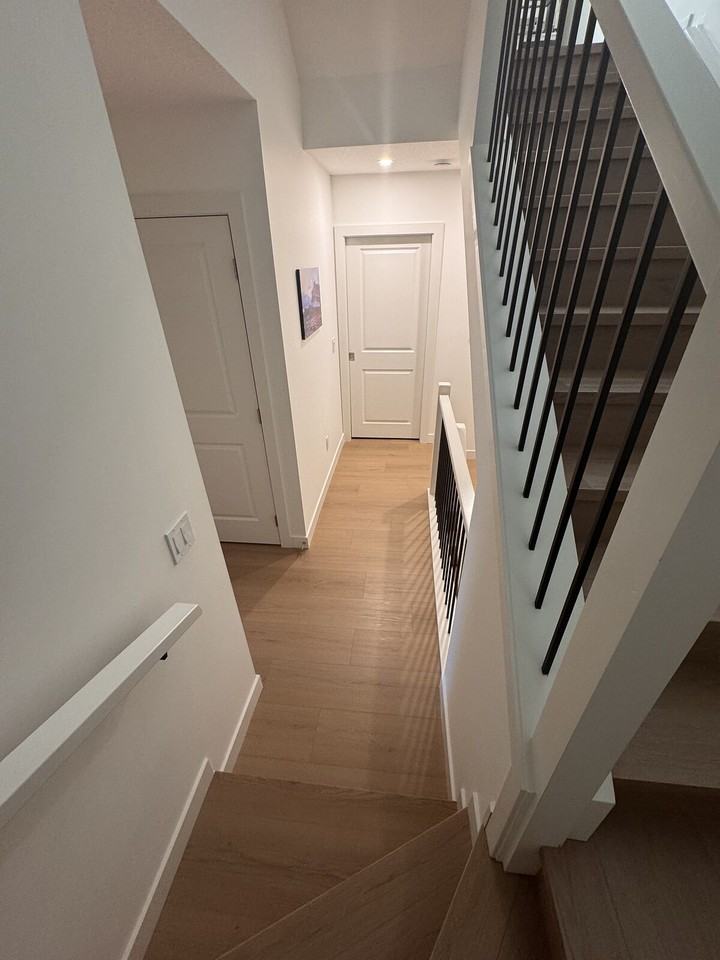 967 15 Ave Ne - Photo 5 of 13
