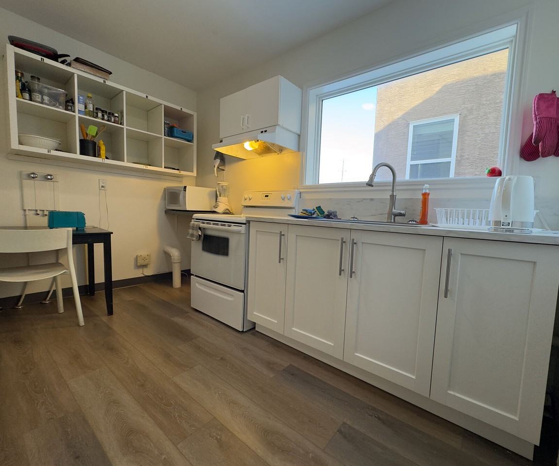 9662 102a Ave Nw - Photo 3 of 6