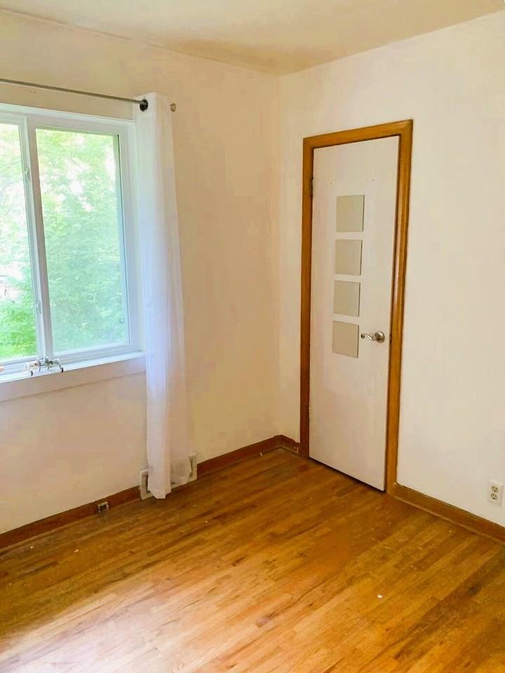 2326 24 Ave Nw - Photo 3 of 7