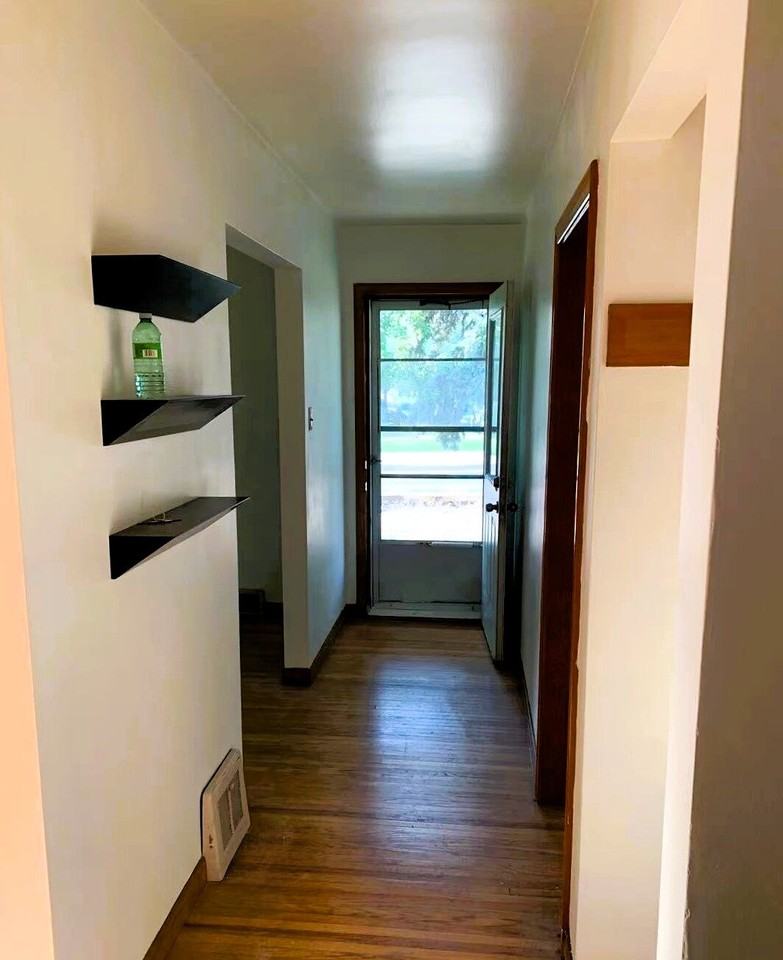 2326 24 Ave Nw - Photo 5 of 7