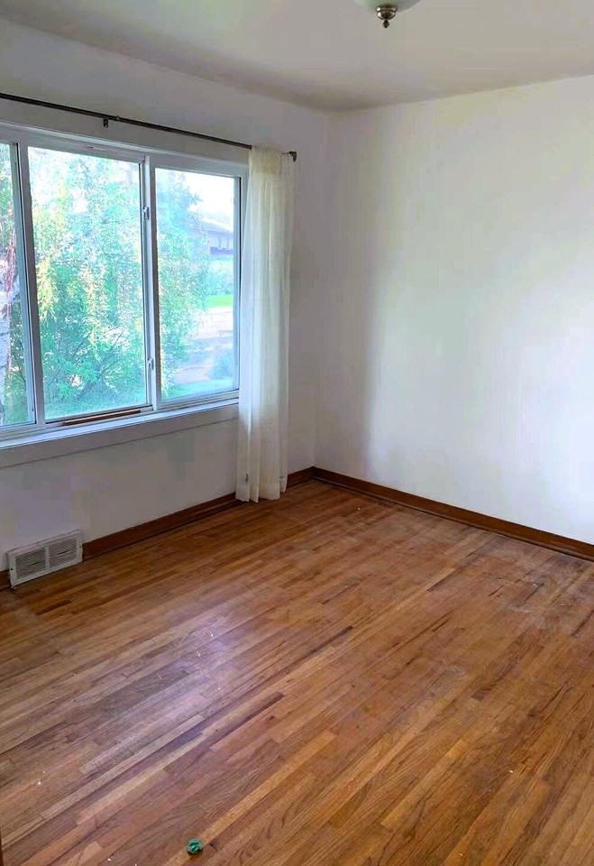 2326 24 Ave Nw - Photo 6 of 7