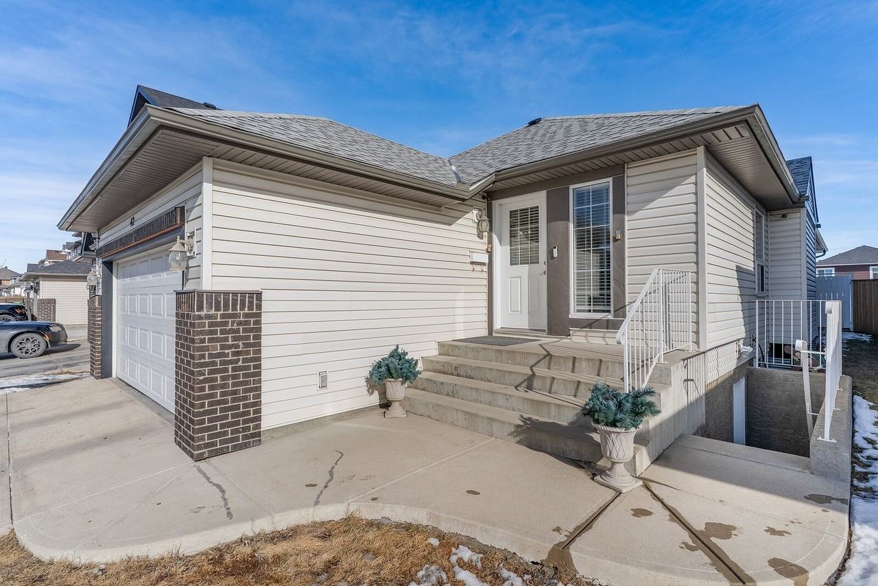 42 Saddleland Cres Ne - Photo 2 of 12