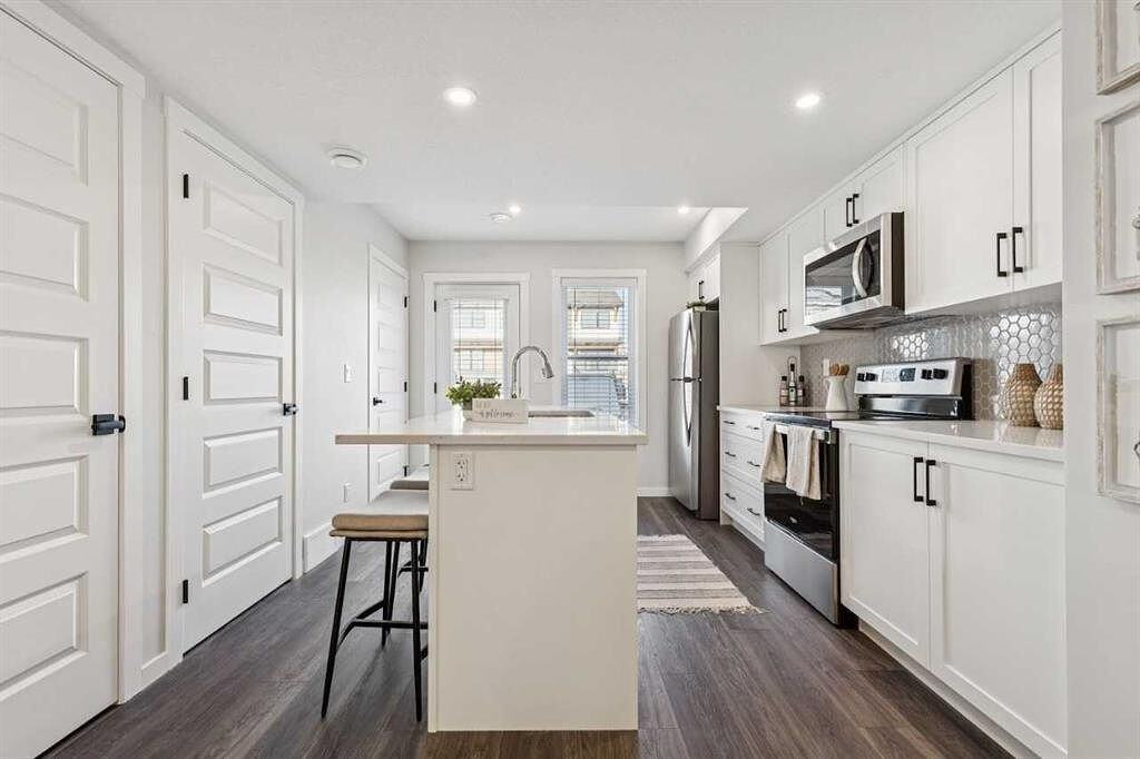 135 Mahogany Plaza Se - Photo 2 of 24