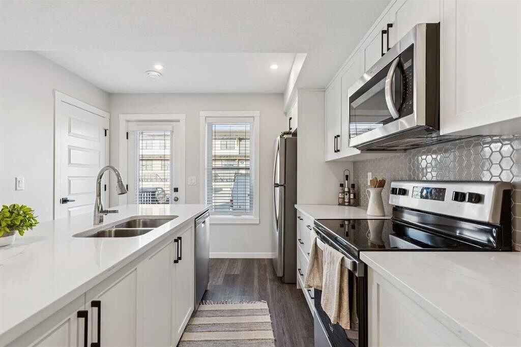 135 Mahogany Plaza Se - Photo 4 of 24