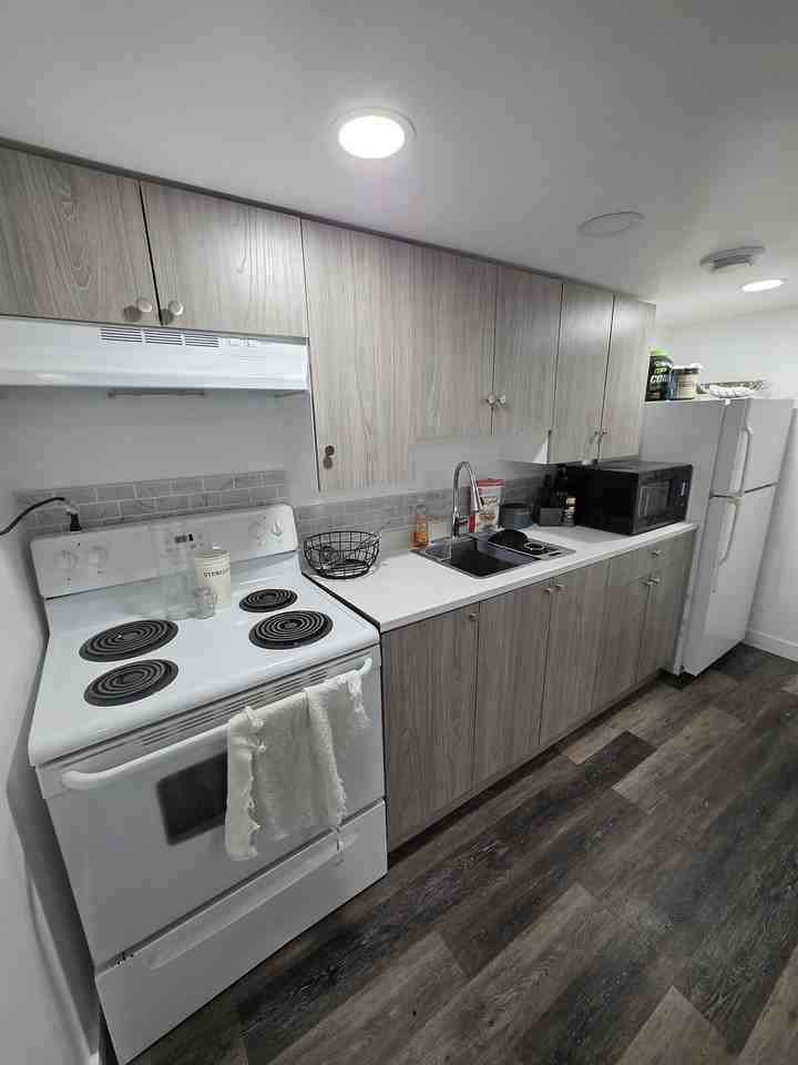 968 175 St Sw - Photo 5 of 9