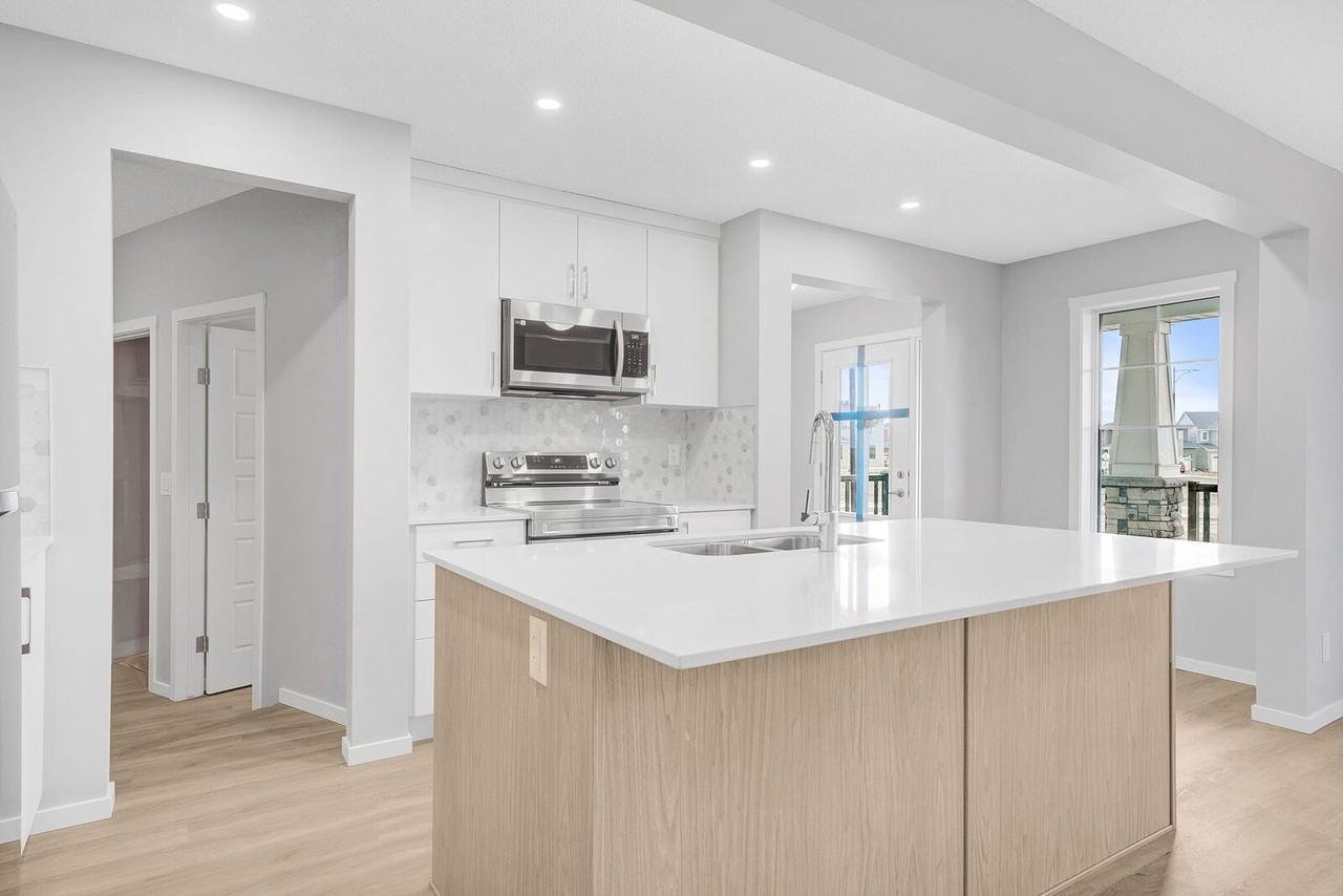 1002 Crestview Terr - Photo 3 of 40