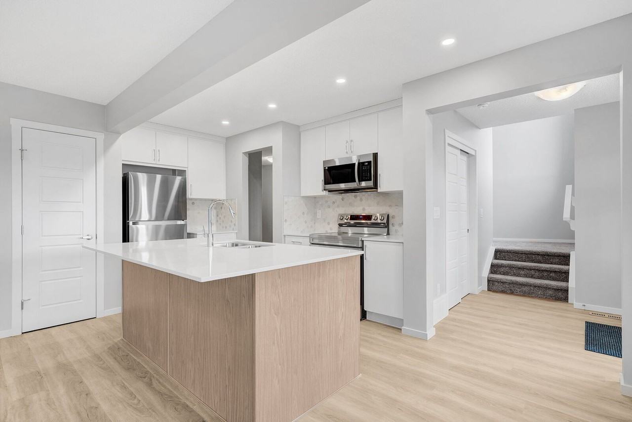 1002 Crestview Terr - Photo 5 of 40