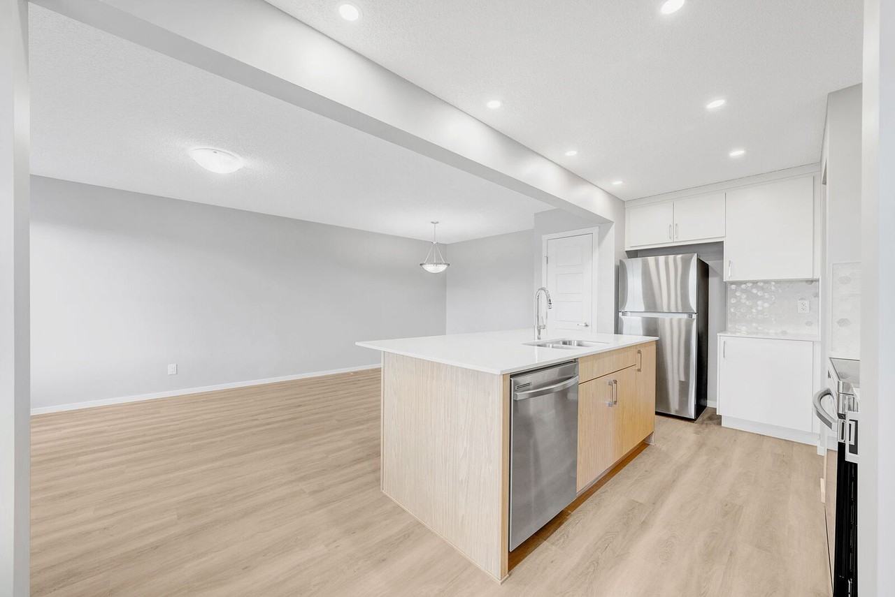 1002 Crestview Terr - Photo 6 of 40