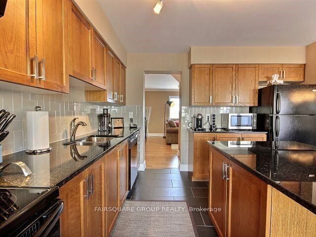 2031 Madrid Ave - Photo 4 of 18