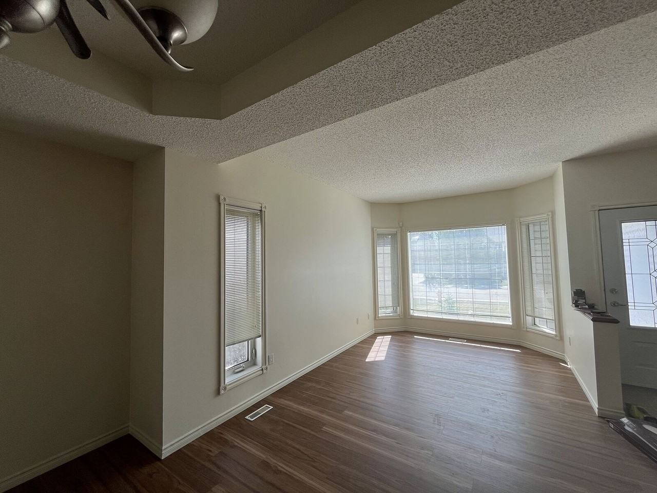 532 Byrne Cres Sw - Photo 6 of 19