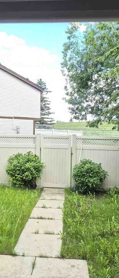 13833 30 St Nw - Photo 2 of 31