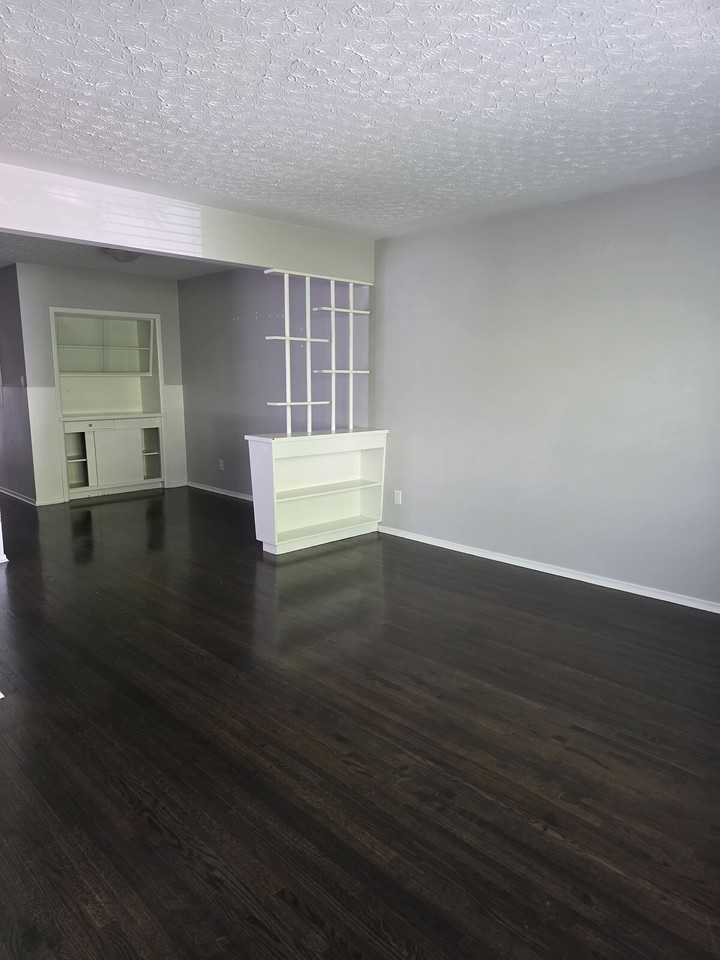 2420 26 St Sw - Photo 2 of 17