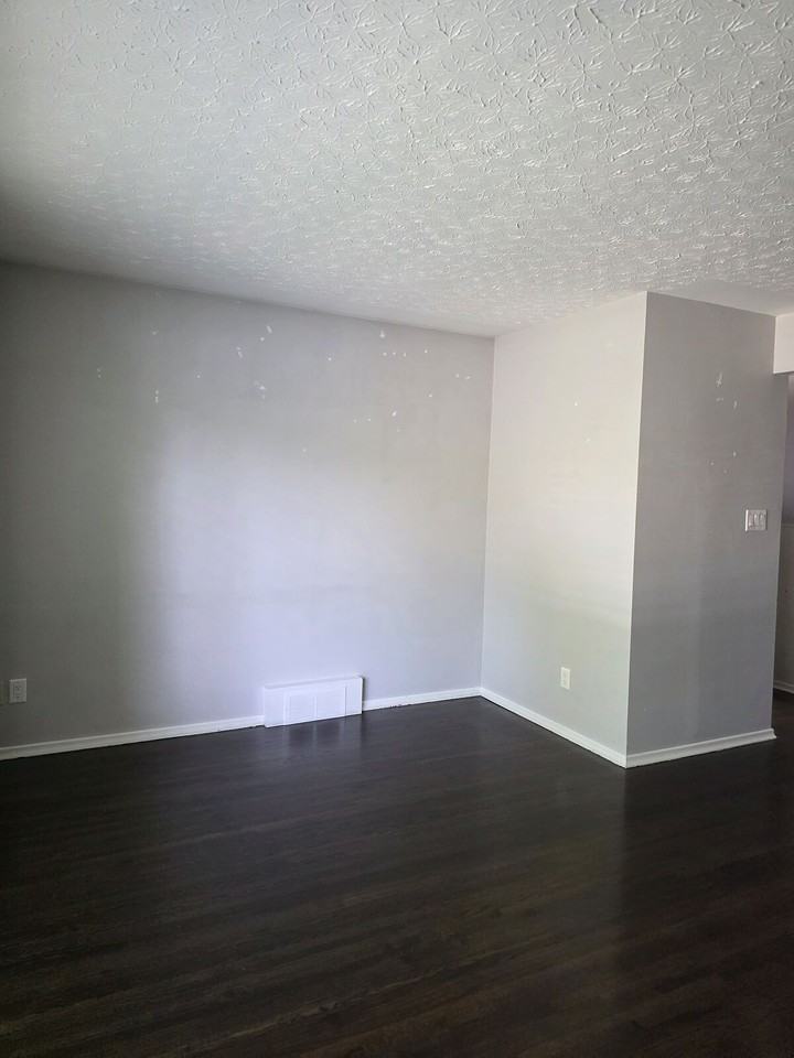 2420 26 St Sw - Photo 4 of 17