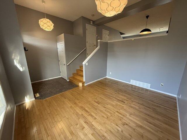 8304 - 8304 11 Ave Sw - Photo 2 of 33