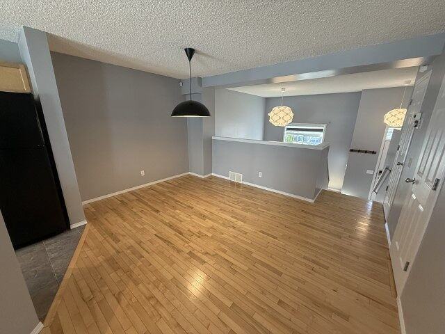 8304 - 8304 11 Ave Sw - Photo 5 of 33